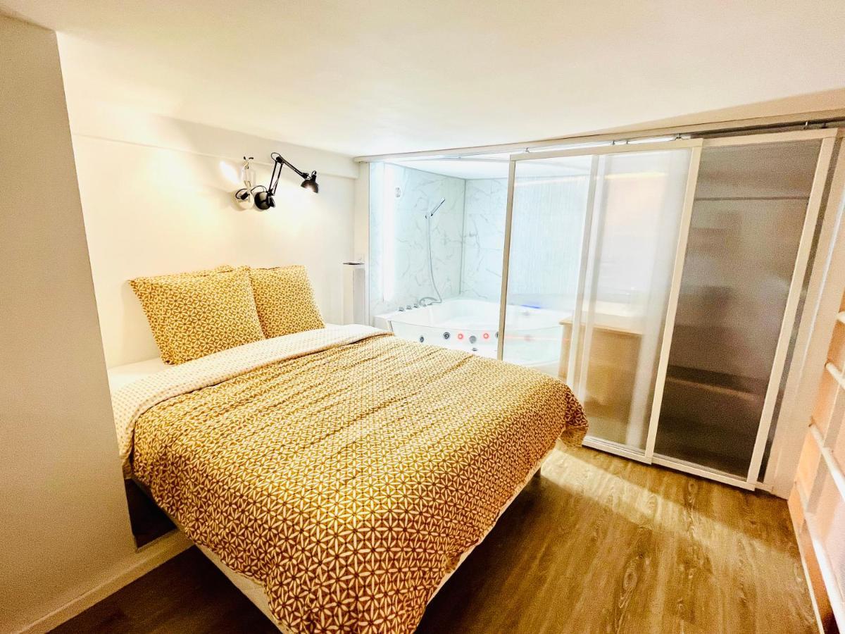 Duplex-Ceiling Height 1,9M-Free Private Parking-Self Check In !! Duplex Climatise-Hauteur Sous Plafond 1,9M-Parking Prive Gratuit-Arrivee Autonome !! Avignon Kültér fotó